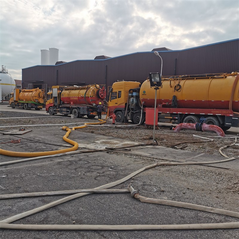 萨迦污水池清理