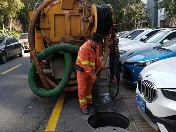 萨迦排污管道清淤